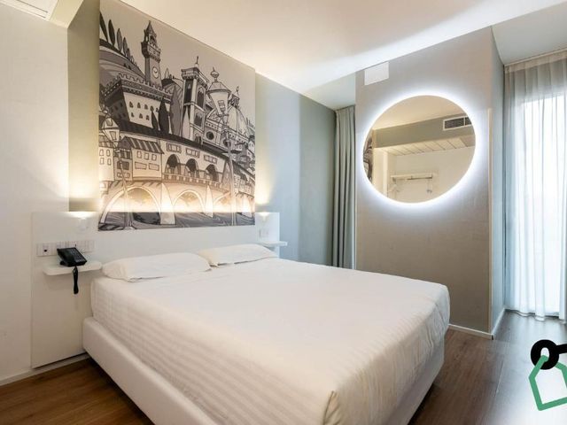 Hotiday Firenze Peretola — 800 m from the airport