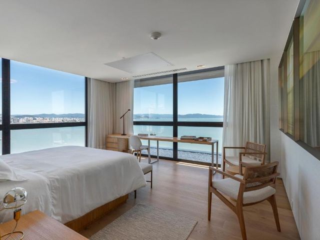 LK Design Hotel Florianópolis - Com vista para o Mar na Beira-Mar Norte — 1.2 km away from Florianopolis Old Town
