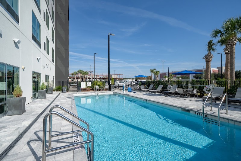 Holiday Inn Express & Suites Fort Walton Beach - Eglin Area, an IHG Hotel — Kenwood / Eglin Area