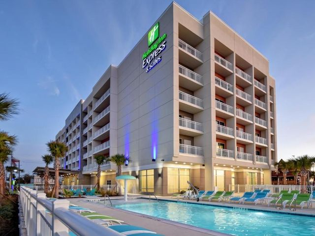 Holiday Inn Express & Suites - Galveston Beach by IHG — 900 m away from Galveston Pleasure Pier