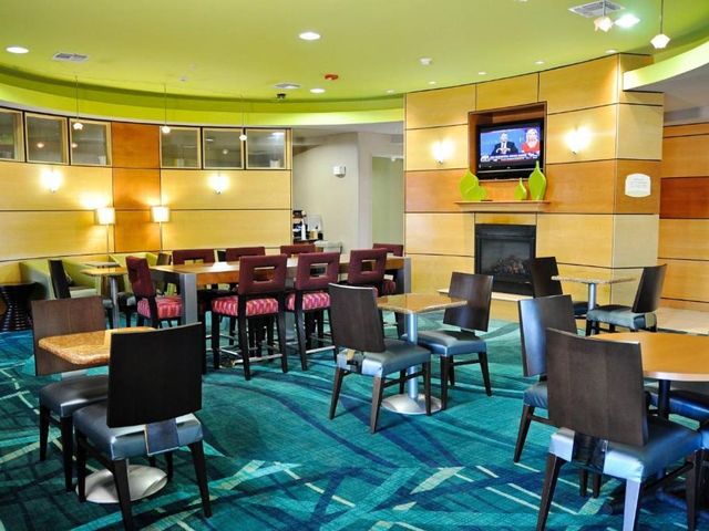 SpringHill Suites Galveston Island — 2 km away from Moody Gardens Galveston