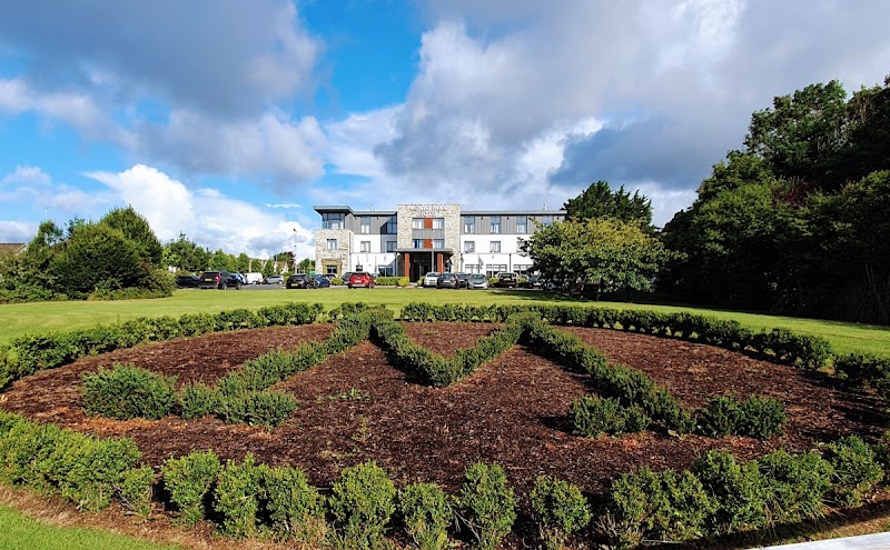 Menlo Park Hotel — Headford Road