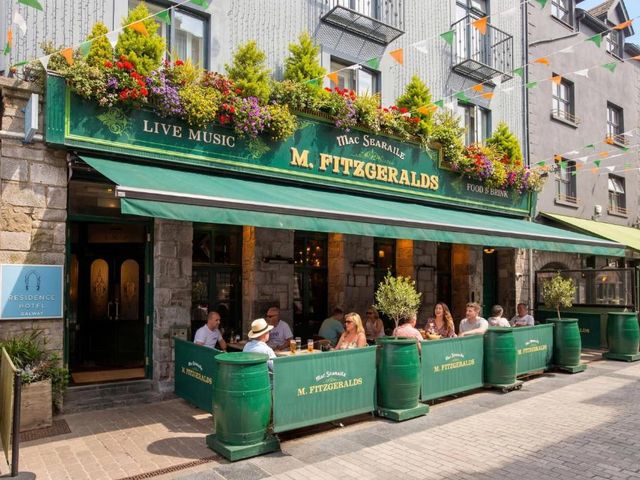 The Residence Hotel — 150 m away from Galway Spanish Arch