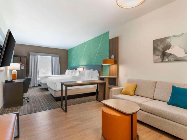 Comfort Suites Gatlinburg Downtown-Convention Center — 400 m away from Gatlinburg Space Needle