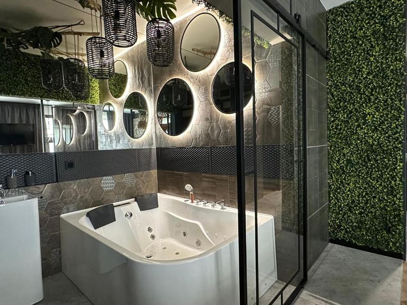 Doki SPA Ala Bali, Thali with Jacuzzi & Sauna — Centrum