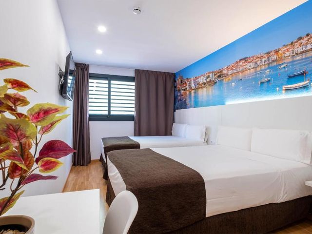Hotel BESTPRICE Girona — 900 m away from Girona Cathedral