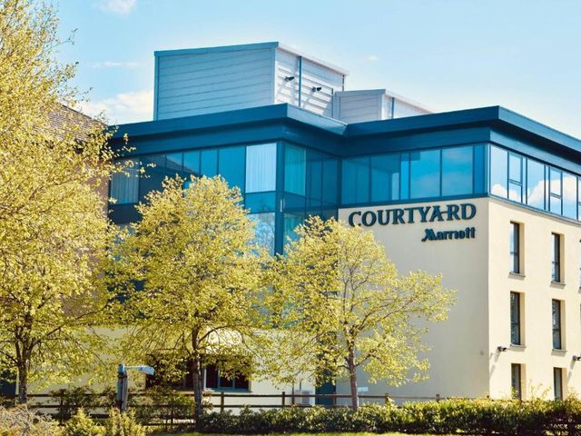 Courtyard by Marriott Glasgow Airport — 400 m from the airport