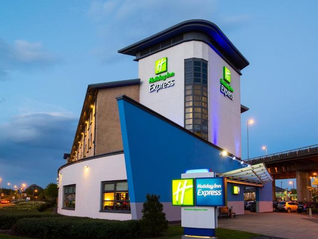 Holiday Inn Express Glasgow Airport by IHG — 300 m from the airport