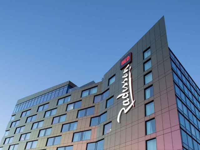 Radisson RED Hotel, Glasgow — 1.8 km away from Ibrox Stadium