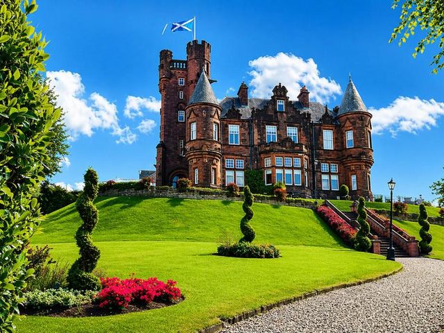 Sherbrooke Castle Hotel — 1.3 km away from Ibrox Stadium