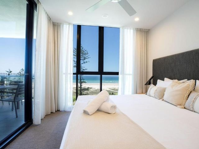 Iconic Kirra Beach Resort — 1.4 km from the airport