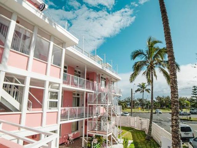 The Pink Hotel Coolangatta — 3.1 km from the airport
