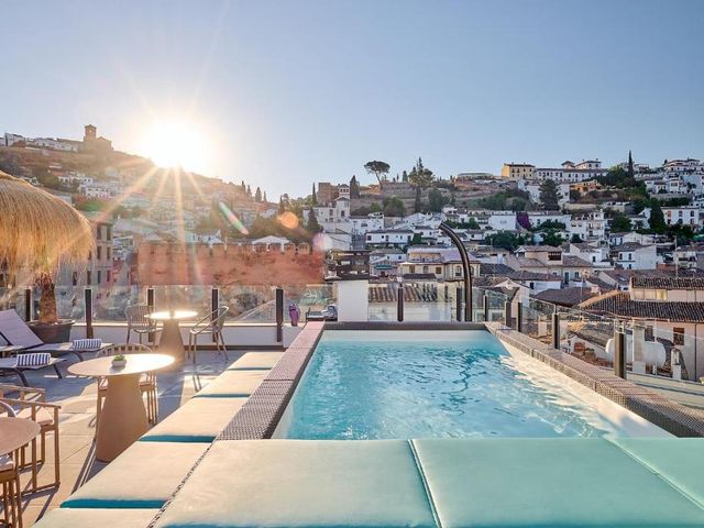 Boutique Hotel Luna Triunfo Granada — 1.1 km away from Hospital Universitario Virgen de las Nieves