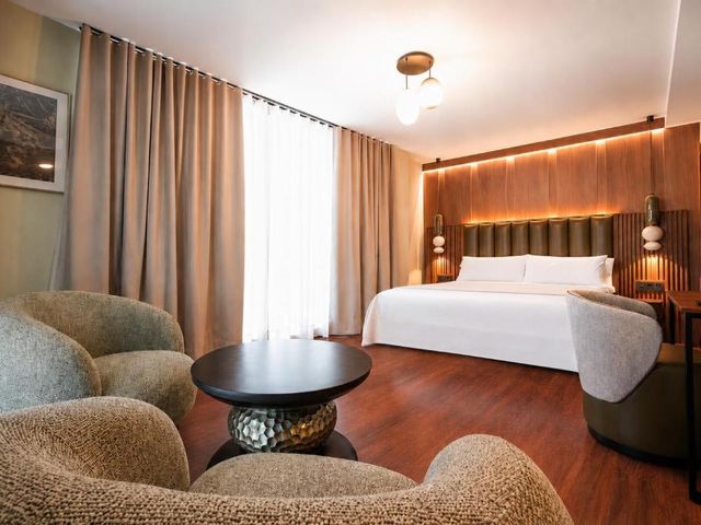 Hotel El Nogal — 13.8 km from the airport