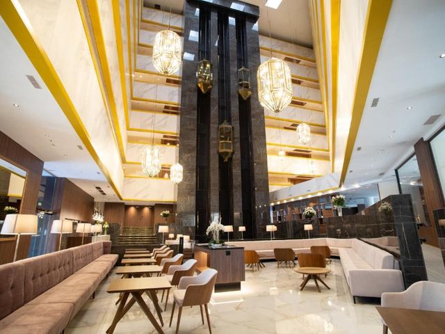 Hotel Granada Center — 1 km away from Hospital Universitario Virgen de las Nieves