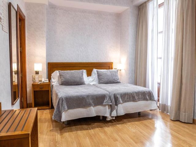 Hotel Granada Centro — 1.2 km away from Hospital Universitario Virgen de las Nieves