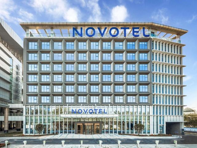 Novotel Guangzhou Baiyun Airport — 600 m from the airport