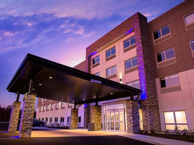 Holiday Inn Express & Suites - Halifax – Dartmouth — 20.2 km from the airport