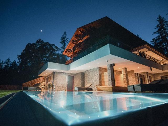 Hotel Rösslhof 4 Star Superior — 6.3 km away from Dachstein Ice Caves from Hallstatt