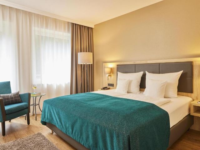 Best Western Premier Alsterkrug Hotel — 2.2 km from the airport