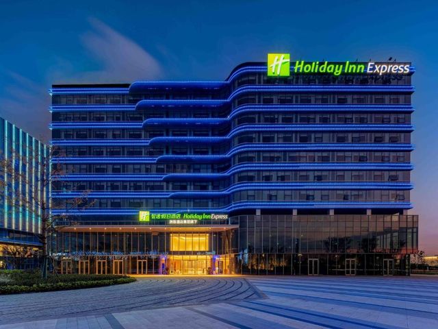 Holiday Inn Express Hangzhou Airport by IHG — 3 km from the airport
