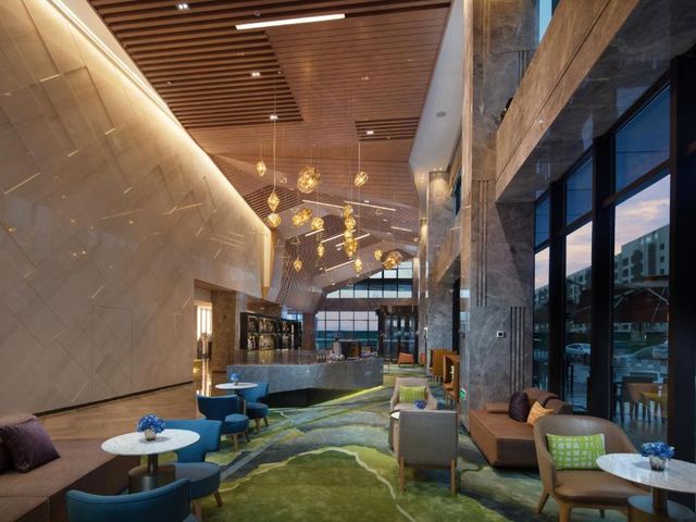 Holiday Inn Hangzhou Airport Zone by IHG — 3.9 km from the airport