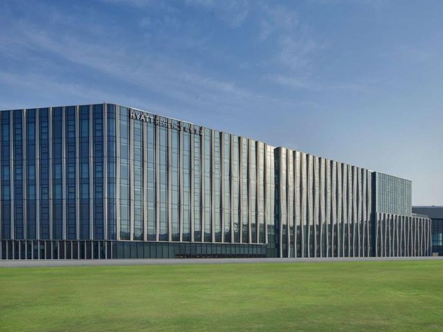 Hyatt Regency Hangzhou International Airport — 500 m from the airport