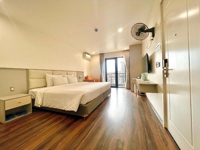 Grand Dragon Noi Bai Hotel — 2.2 km from the airport