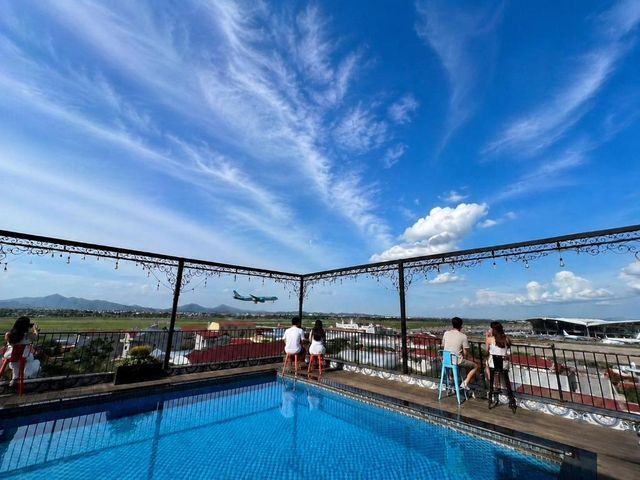Paragon Noi bai Hotel & Pool — 2.2 km from the airport