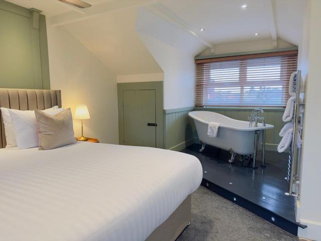 The Inn at Cheltenham Parade — 150 m away from Turkish Baths Harrogate