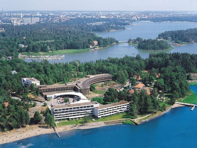 Hilton Helsinki Kalastajatorppa — 2.6 km away from Aalto University