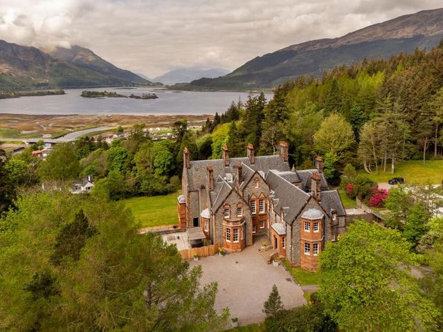 Glencoe House — 500 m away from Glencoe Valley Highlands