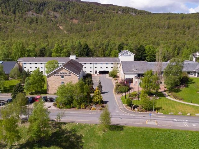 Macdonald Highlands Hotel at Macdonald Aviemore Resort — 13.5 km away from Cairngorm Plateau Highlands