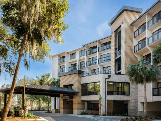 Holiday Inn Express Hilton Head Island by IHG — 5.4 km away from Harbour Town Lighthouse Hilton Head