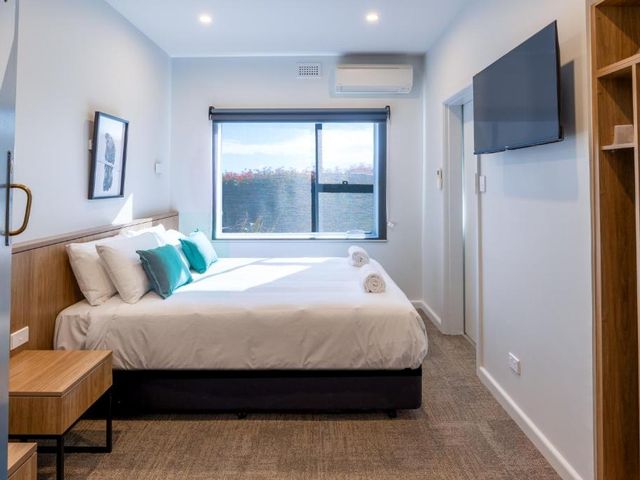 Claremont Hotel — 1.7 km away from MONA Museum Hobart