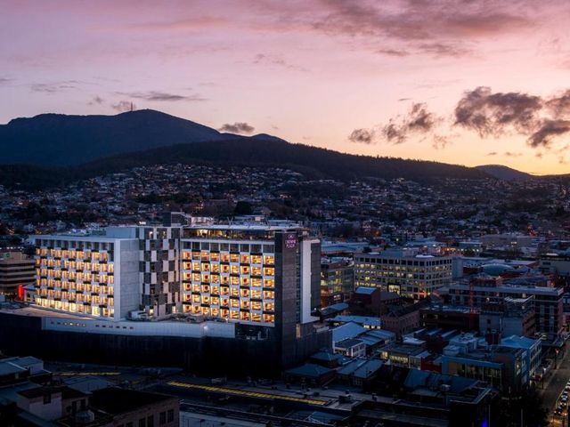 Crowne Plaza Hobart by IHG — 7.4 km away from Mount Wellington Hobart
