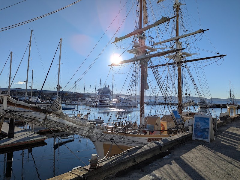 Customs House Hotel — Murray Street Pier