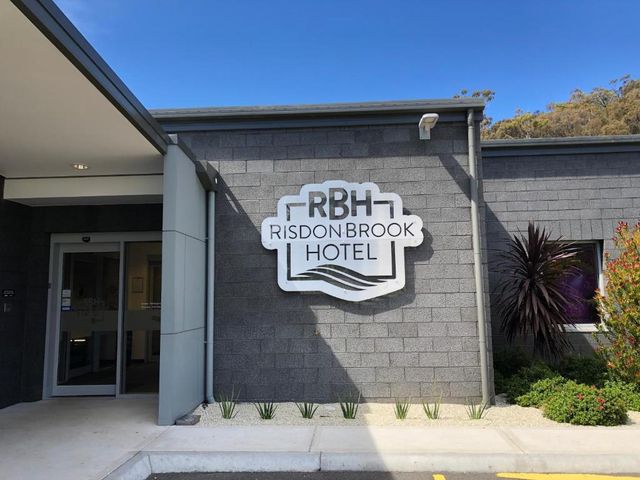Risdon Brook Hotel — 6.1 km away from MONA Museum Hobart