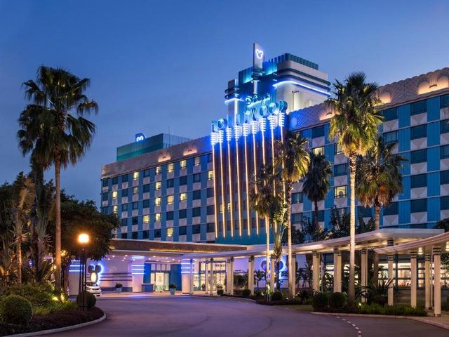 Disney's Hollywood Hotel — 600 m away from Hong Kong Disneyland
