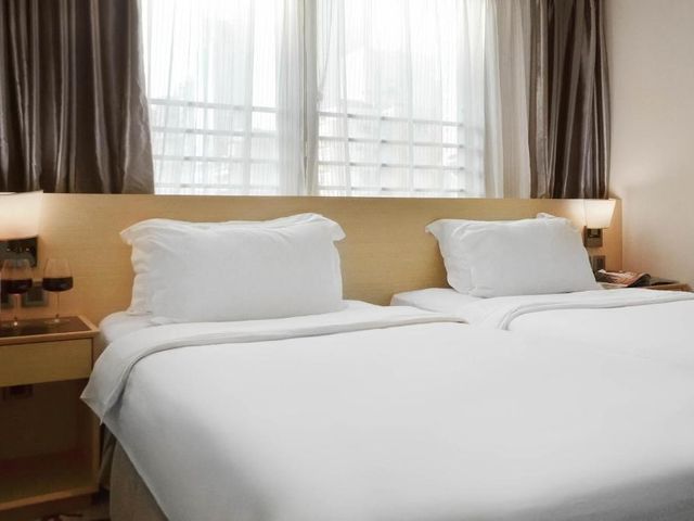 Eco Tree Hotel Sheung Wan — 2.4 km away from Queen Mary Hospital HK