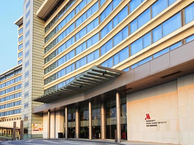 Hong Kong SkyCity Marriott Hotel — 900 m from the airport