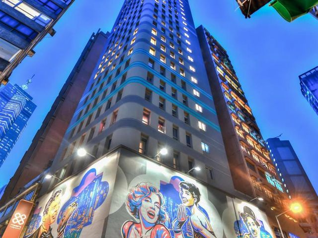 Hotel Madera Hollywood — 1.4 km away from Victoria Peak