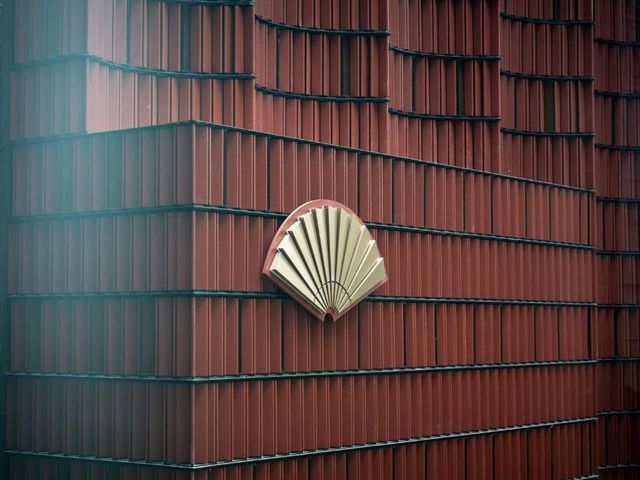 Mandarin Oriental The Landmark, Hong Kong — 1.4 km away from Victoria Peak