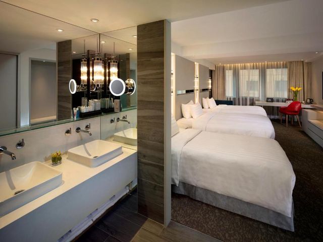 Nathan Hotel — 200 m away from Temple Street Night Market