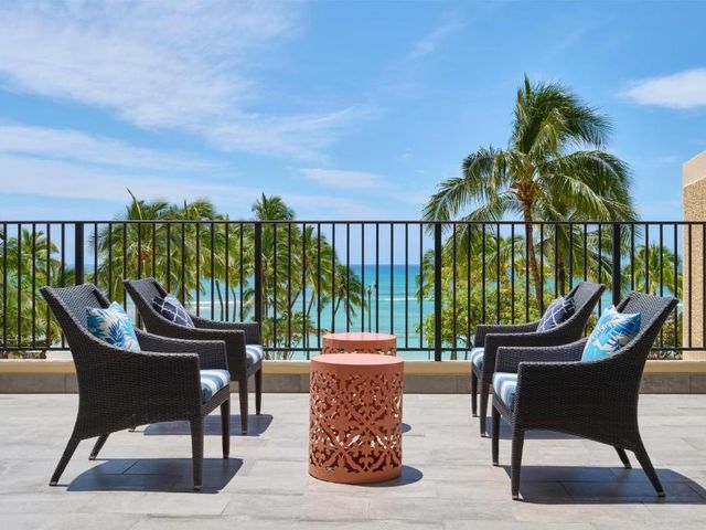Aston Waikiki Beach Tower — 2.7 km away from Diamond Head