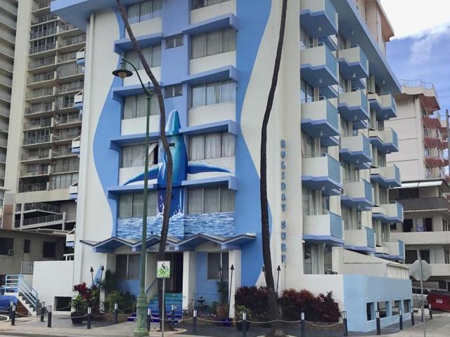 Holiday Surf Hotel (with full kitchen) — 2.1 km away from University of Hawaii at Manoa