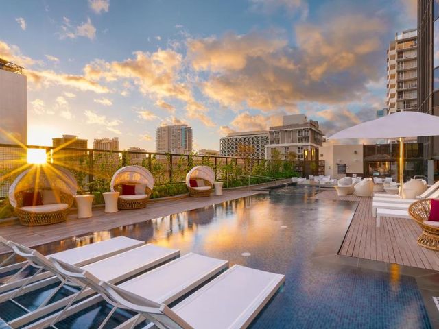 Hyatt Centric Waikiki Beach — 350 m away from Waikiki Beach