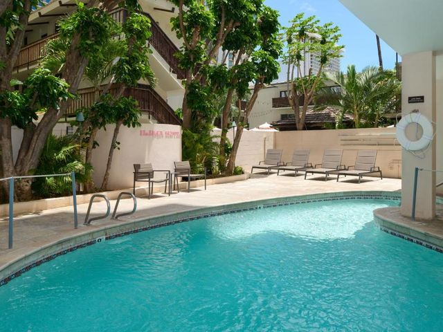Ilima Hotel — 2.2 km away from University of Hawaii at Manoa