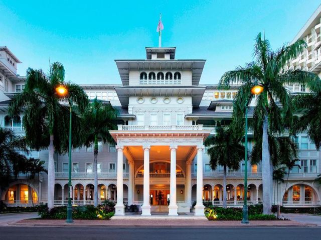 Moana Surfrider, A Westin Resort & Spa, Waikiki Beach — 100 m away from Waikiki Beach
