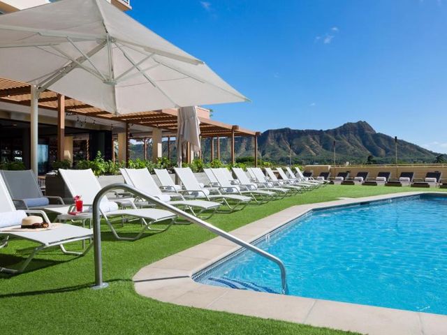 Queen Kapiolani Hotel — 2.3 km away from Diamond Head